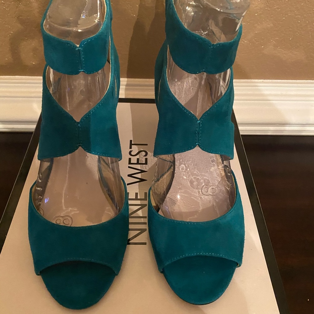 Nine West - Picture 2 of 4